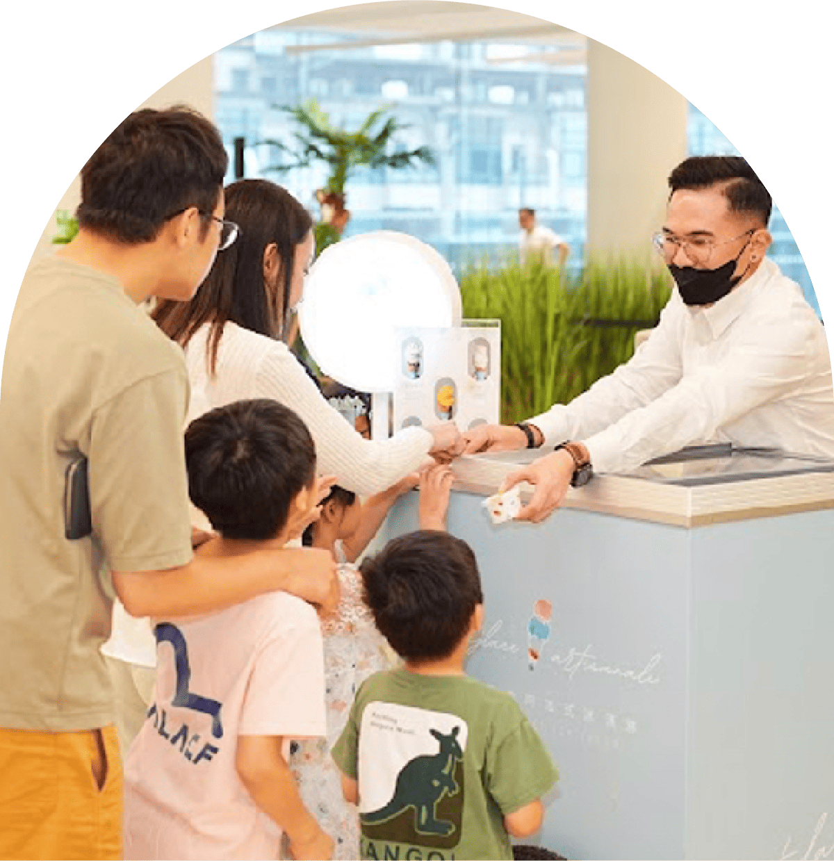 外燴方案1.貝力岡工作人員加外燴冰淇淋餐車