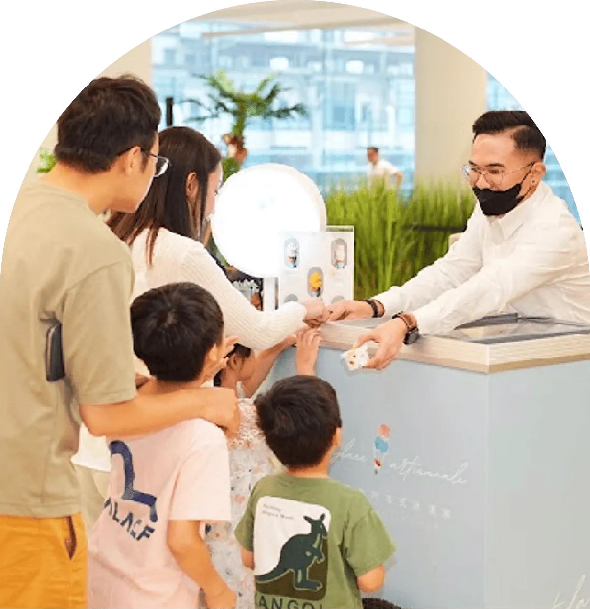 外燴方案1.貝力岡工作人員加外燴冰淇淋餐車